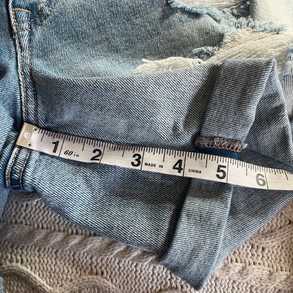 Edgely Light Wash Denim Shorts, distressed, Women’s Size 6 - Picture 12 of 13